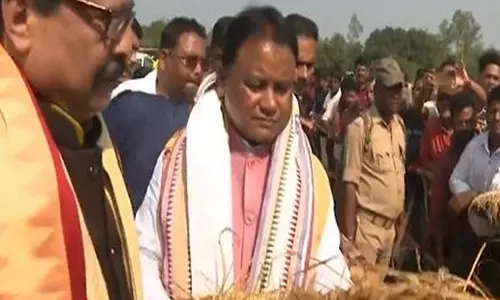 मोहन चरण माझी ने बेमौसम बारिश से फसल नुकसान का आकलन करने के लिए Nayagarh का किया दौरा मोहन चरण माझी ने बेमौसम बारिश से फसल नुकसान का आकलन करने के लिए Nayagarh का किया दौरा