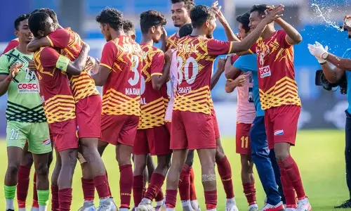 West Bengal ने सर्विसेज को 4-2 से हराकर संतोष ट्रॉफी के फाइनल में प्रवेश किया West Bengal ने सर्विसेज को 4-2 से हराकर संतोष ट्रॉफी के फाइनल में प्रवेश किया