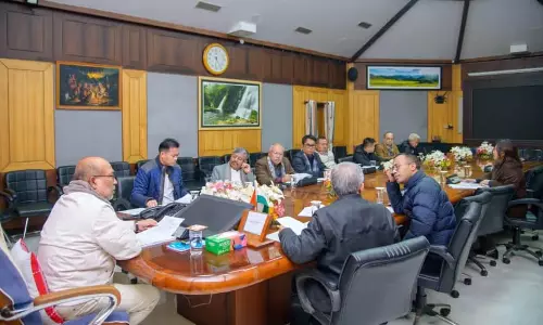 Manipur : सरकार ने विस्थापित परिवारों के लिए 30,000 रुपये की राहत को मंजूरी दी Manipur : सरकार ने विस्थापित परिवारों के लिए 30,000 रुपये की राहत को मंजूरी दी