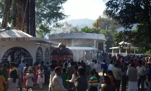 Arunachal: डंगरिया बाबा मंदिर में उमड़े लोग Arunachal: डंगरिया बाबा मंदिर में उमड़े लोग