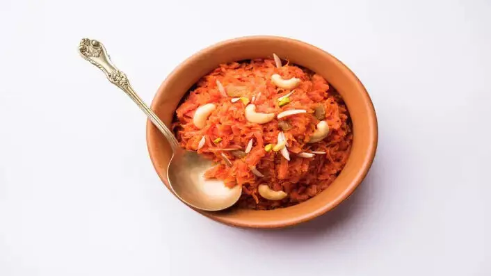 Gajar ka Halwa Benefits: सर्दियों में गाजर का हलवा खाने से डरते हैं तो टेंशन फ्री हो जाएं, जानें इसे खाने के फायदे