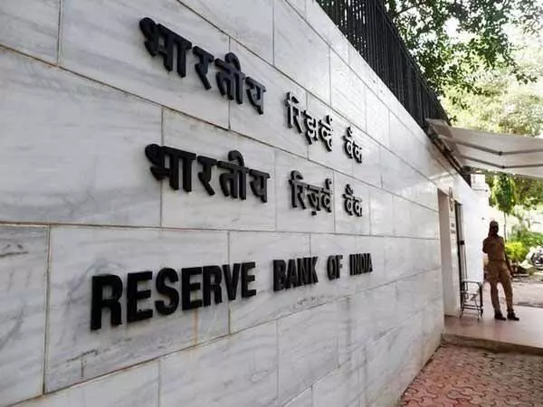 निजी बैंकों में कर्मचारियों की संख्या में 25% की वृद्धि: RBI report