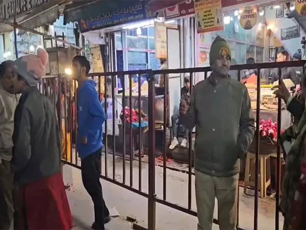 Mathura में नए साल के जश्न की तैयारियां, पुलिस अधिकारियों ने की सुरक्षा उपायों की घोषणा Mathura में नए साल के जश्न की तैयारियां, पुलिस अधिकारियों ने की सुरक्षा उपायों की घोषणा