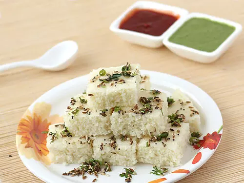 Suji Dhokla: बेसन से नहीं सूजी से बनाये Dhokla आसान तरीका