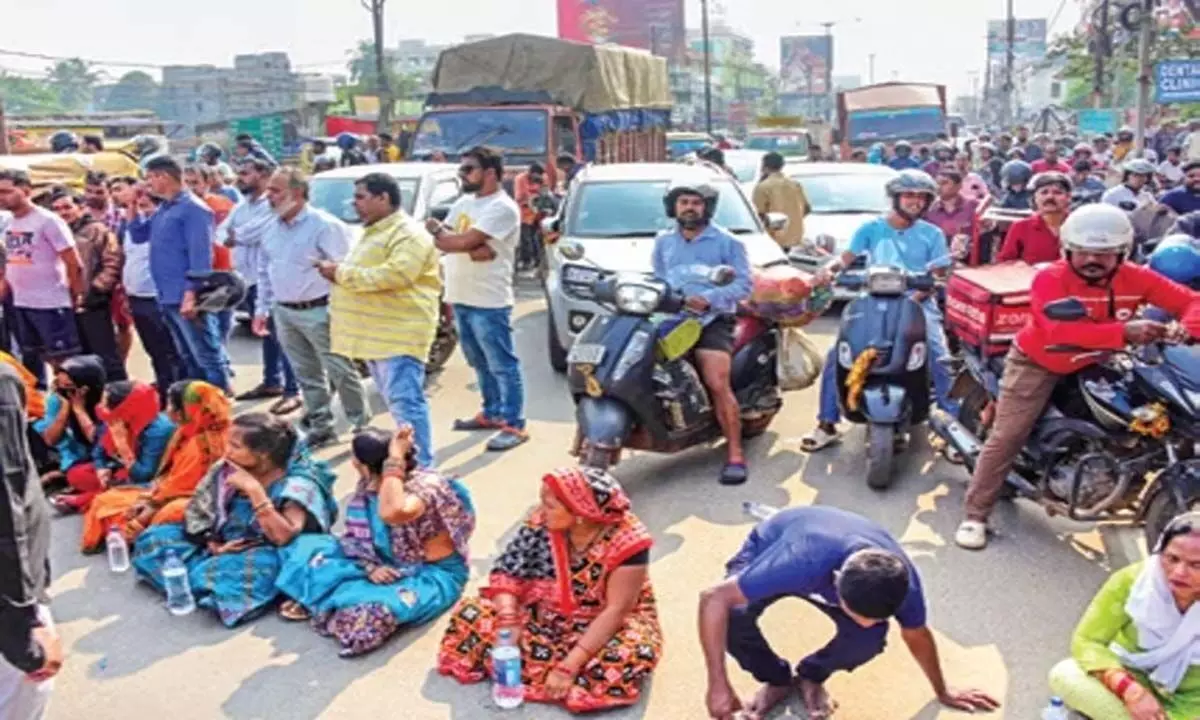 Bhubaneswar: स्कूल मैदान में क्रिकेट टूर्नामेंट आयोजित करने से इनकार