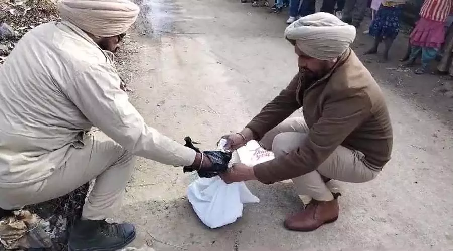 Punjab: कचरे के ढेर में मिला नवजात का शव, पुलिस ने शुरू की जांच