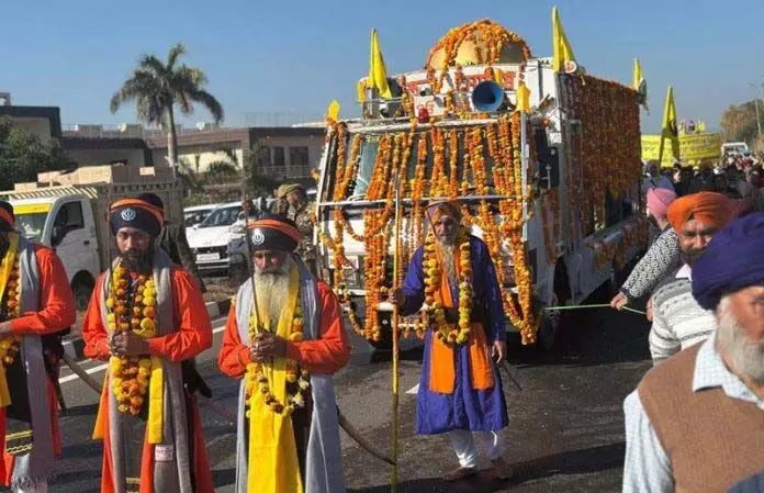 Guru Gobind Singh जी की जयंती के उपलक्ष्य में नगर कीर्तन का आयोजन