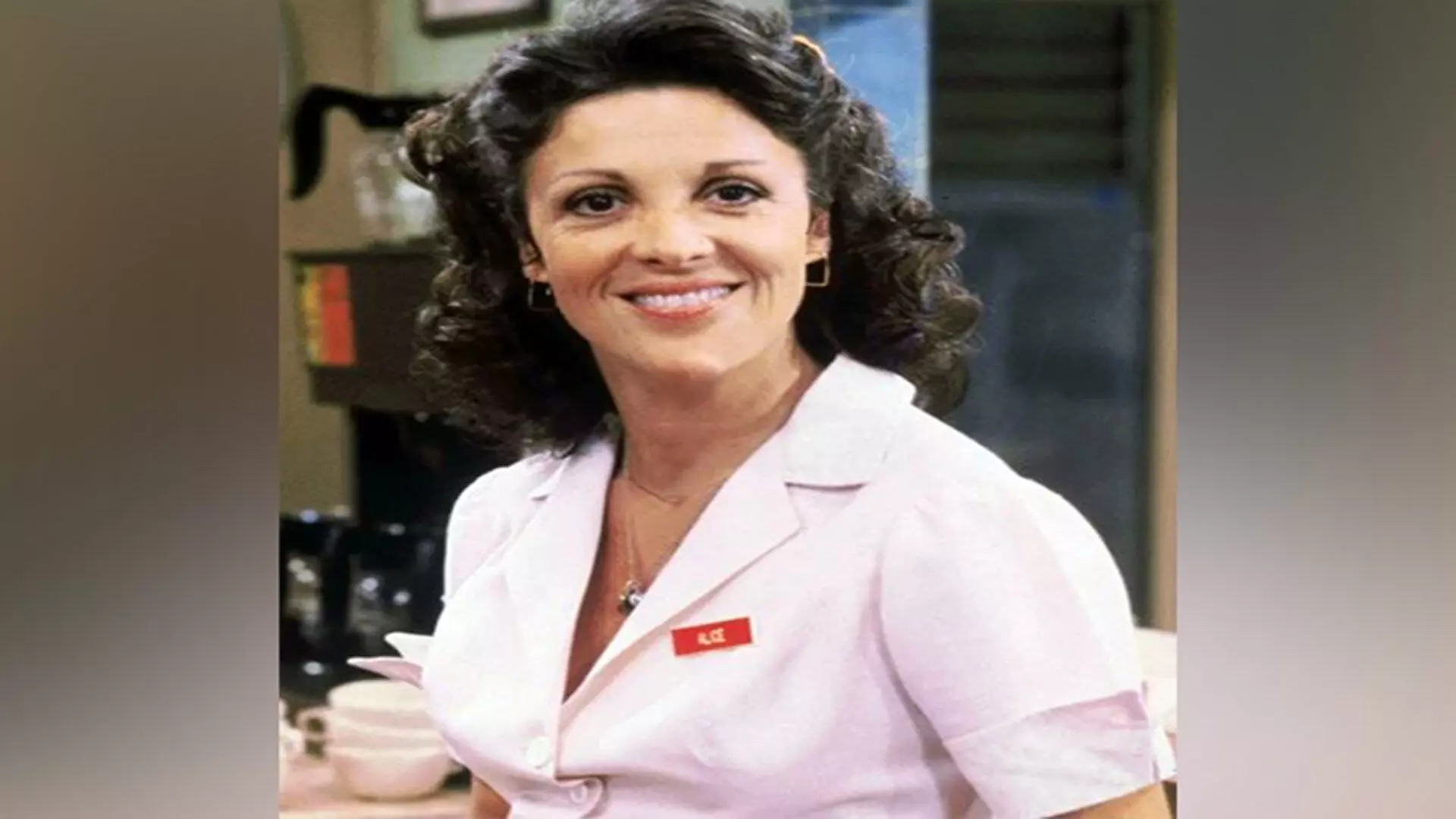 दिवंगत दिग्गज अभिनेत्री Linda Lavin को श्रद्धांजलि अर्पित की गई