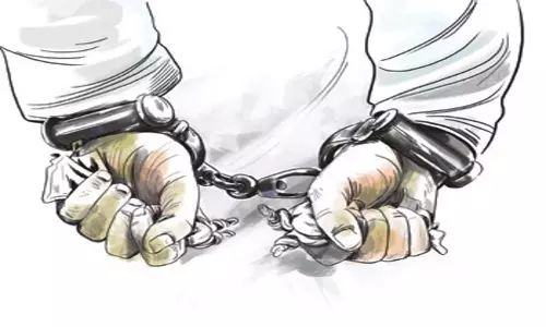 UP Crime: छेड़छाड़ का विरोध करने पर छात्रा को छत से फेंका, हालत गंभीर