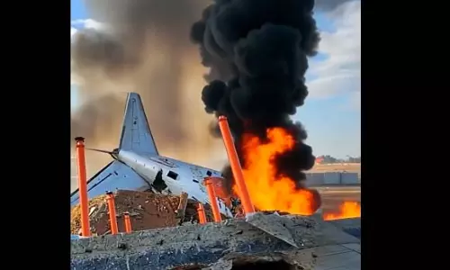 Flight Crash: बच गए 2 लोग, बाकी 179 यात्री जिंदा जले Flight Crash: बच गए 2 लोग, बाकी 179 यात्री जिंदा जले