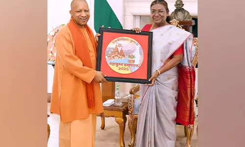 CM Yogi ने राष्ट्रपति मुर्मू, वीपी धनखड़ और अन्य गणमान्य व्यक्तियों को महाकुंभ 2025 के लिए आमंत्रित किया CM Yogi ने राष्ट्रपति मुर्मू, वीपी धनखड़ और अन्य गणमान्य व्यक्तियों को महाकुंभ 2025 के लिए आमंत्रित किया