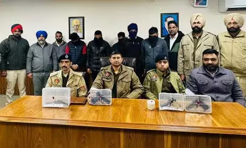 Punjab: तरनतारन में दो गिरोहों के पांच सहयोगी गिरफ्तार Punjab: तरनतारन में दो गिरोहों के पांच सहयोगी गिरफ्तार