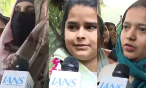 भाजपा नेता प्रवेश वर्मा से सहायता राशि लेने बड़ी संख्या में पहुंचीं महिलाएं भाजपा नेता प्रवेश वर्मा से सहायता राशि लेने बड़ी संख्या में पहुंचीं महिलाएं