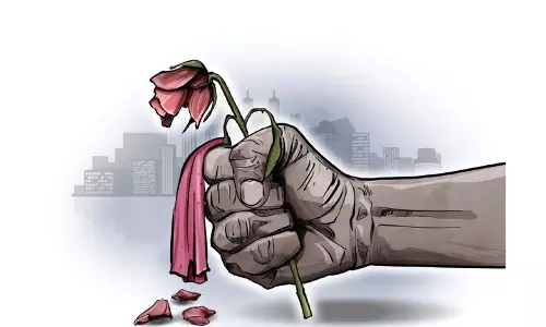 Tamil Nadu: तमिलनाडु में पोती को परेशान करने पर व्यक्ति को फटकार Tamil Nadu: तमिलनाडु में पोती को परेशान करने पर व्यक्ति को फटकार