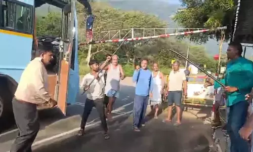 Tamil Nadu: उत्तर प्रदेश के पर्यटकों पर हमला करने के आरोप में तीन पुलिसकर्मी निलंबित