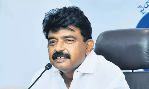 Andhra: टीडीपी नेताओं ने पेर्नी नानी पर ‘नैतिक पाखंड’ का आरोप लगाया Andhra: टीडीपी नेताओं ने पेर्नी नानी पर ‘नैतिक पाखंड’ का आरोप लगाया
