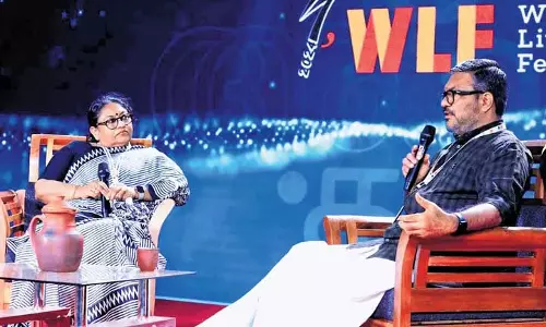 K R मीरा ने कहा लेखक हमेशा वामपंथी आंदोलन के साथ चलते रहे हैं K R मीरा ने कहा लेखक हमेशा वामपंथी आंदोलन के साथ चलते रहे हैं