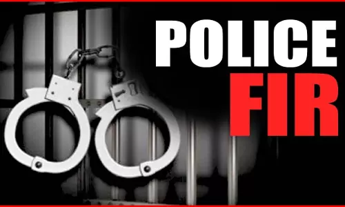 बड़े अफसर का निर्देश, इंस्पेक्टर और दरोगा समेत पांच पुलिस कर्मचारियों पर FIR, जानें पूरा मामला बड़े अफसर का निर्देश, इंस्पेक्टर और दरोगा समेत पांच पुलिस कर्मचारियों पर FIR, जानें पूरा मामला