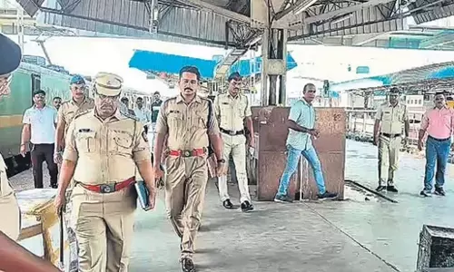 Nagpur: सिज़ोफ्रेनिया से पीड़ित व्यक्ति ने कब्रिस्तान के रखवाले की हत्या की, गिरफ्तार Nagpur: सिज़ोफ्रेनिया से पीड़ित व्यक्ति ने कब्रिस्तान के रखवाले की हत्या की, गिरफ्तार