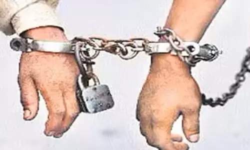 Ghaziabad: स्वाट टीम व पुलिस उपायुक्त नगर जोन ने तीन शातिर अभियुक्त को दबोचा