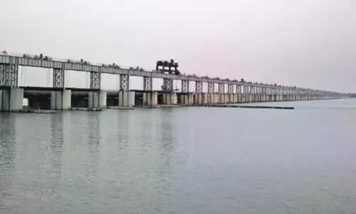 Odisha: महानदी में अज्ञात महिला का शव मिला Odisha: महानदी में अज्ञात महिला का शव मिला