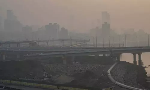 Mumbai का आसमान अभी भी धुंधला, AQI 186 पर स्थिर Mumbai का आसमान अभी भी धुंधला, AQI 186 पर स्थिर