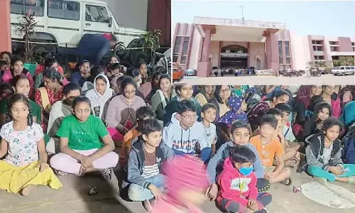 Andhra: जेल कर्मचारियों के अचानक तबादलों से लोगों में चिंता Andhra: जेल कर्मचारियों के अचानक तबादलों से लोगों में चिंता