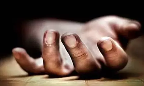 Karnataka में नाबालिग लड़की के प्रेमी ने जिलेटिन की छड़ से खुद को उड़ा लिया Karnataka में नाबालिग लड़की के प्रेमी ने जिलेटिन की छड़ से खुद को उड़ा लिया