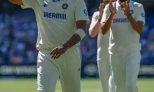 MCG पर जसप्रीत बुमराह ने अपने पंजे लहराए MCG पर जसप्रीत बुमराह ने अपने पंजे लहराए