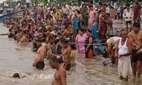 Up News:   सोमवती अमावस्या स्नान पर श्रद्धालुओं ने लगाई डुबकी
