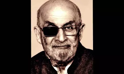 Salman Rushdie की द सैटेनिक वर्सेज की भारत में वापसी पर संपादकीय
