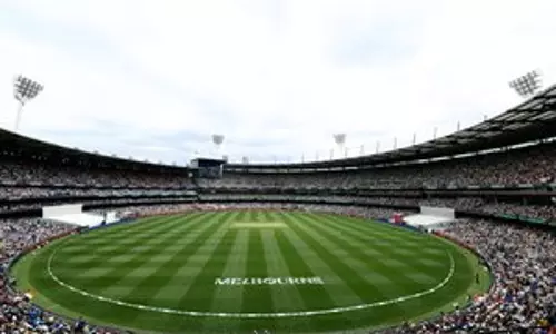 4th Test: भारत-ऑस्ट्रेलिया के बीच चल रहे मैच ने एमसीजी में टेस्ट दर्शकों की उपस्थिति का नया रिकॉर्ड बनाया 4th Test: भारत-ऑस्ट्रेलिया के बीच चल रहे मैच ने एमसीजी में टेस्ट दर्शकों की उपस्थिति का नया रिकॉर्ड बनाया
