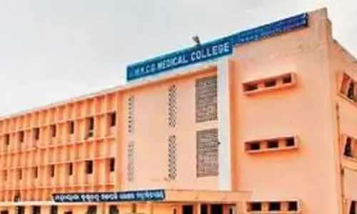 MKCG मेडिकल कॉलेज में PG छात्र पर कथित रूप से हमला करने के आरोप में चार डॉक्टर बर्खास्त MKCG मेडिकल कॉलेज में PG छात्र पर कथित रूप से हमला करने के आरोप में चार डॉक्टर बर्खास्त