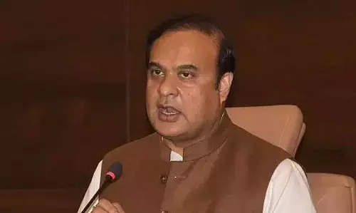 Assam के मुख्यमंत्री ने पुलिस को गुवाहाटी में पत्रकार को परेशान