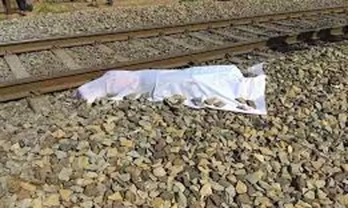 Bikaner: रेल की पटरियों पर युवक का शव मिलने से मचा हड़कंप Bikaner: रेल की पटरियों पर युवक का शव मिलने से मचा हड़कंप
