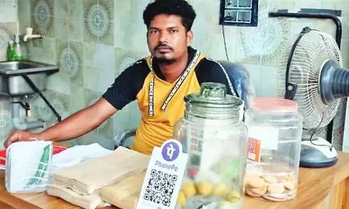 Kerala : प्रवासी मजदूर से होटल मालिक तक बंगाली उद्यमी तिरूर में ला रहे Kerala : प्रवासी मजदूर से होटल मालिक तक बंगाली उद्यमी तिरूर में ला रहे