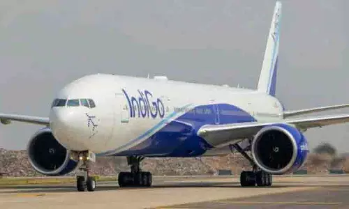 Hyderabad एयरपोर्ट पर इंडिगो फ्लाइट में नशे में धुत महिला ने मचाया उत्पात Hyderabad एयरपोर्ट पर इंडिगो फ्लाइट में नशे में धुत महिला ने मचाया उत्पात