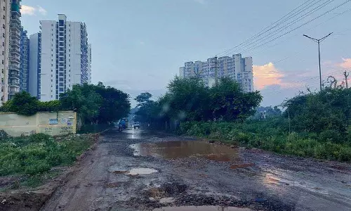 Haryana : निवेश के बावजूद गड्ढों वाली सड़कों की समस्या बनी हुई Haryana : निवेश के बावजूद गड्ढों वाली सड़कों की समस्या बनी हुई