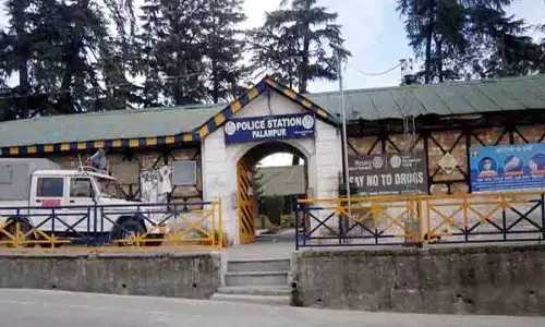 Himachal: 105 साल पुराना ब्रिटिशकालीन पालमपुर पुलिस स्टेशन भवन जर्जर हालत में Himachal: 105 साल पुराना ब्रिटिशकालीन पालमपुर पुलिस स्टेशन भवन जर्जर हालत में