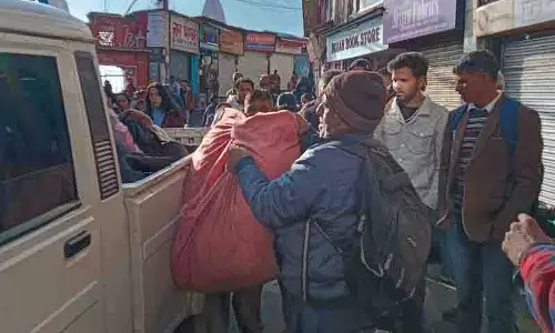 Shimla MC ने अनाधिकृत रेहड़ी-पटरी वालों पर शिकंजा कसा Shimla MC ने अनाधिकृत रेहड़ी-पटरी वालों पर शिकंजा कसा