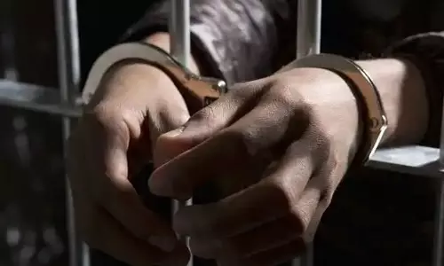 NCR Ghaziabad: तीन दोस्तों को लाठी डंडों से पीटने के मामले में फरार 25 हजार इनामी गिरफ्तार NCR Ghaziabad: तीन दोस्तों को लाठी डंडों से पीटने के मामले में फरार 25 हजार इनामी गिरफ्तार