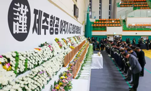 Jeju Air के यात्रियों ने घातक दुर्घटना के बाद सामूहिक रूप से उड़ान टिकट रद्द किए