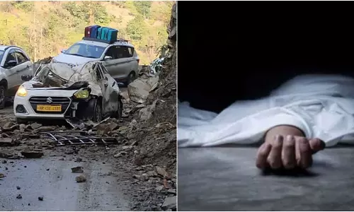 Mandi: कार पर पहाड़ी से गिरा भारी मलबा, पर्यटक एक की मौत, दो लोग घायल