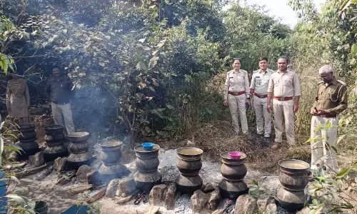 आबकारी अमले ने की अवैध शराब जब्त
