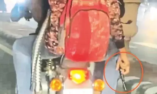Followers बढ़ाने के लिए एयर गन लहराते वीडियो वायरल: युवक को भारी पड़ गया