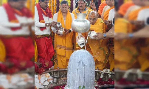 उज्जैन: राजनाथ सिंह ने गर्भगृह में किए महाकाल के दर्शन, बोले- मैं खुद को धन्य महसूस कर रहा हूं
