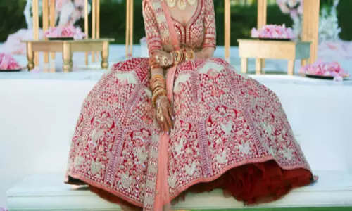Lifestyle: शादी के लिये तलाश रहीं लेहंगा, तो ज़रूर देखे सबसे ज्यादा बिकने वाले लहंगे Lifestyle: शादी के लिये तलाश रहीं लेहंगा, तो ज़रूर देखे सबसे ज्यादा बिकने वाले लहंगे