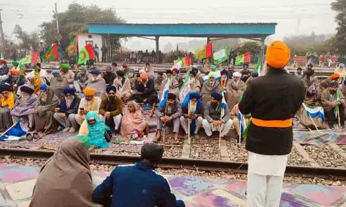 शताब्दी, Vande Bharat सहित 221 ट्रेनें रद्द