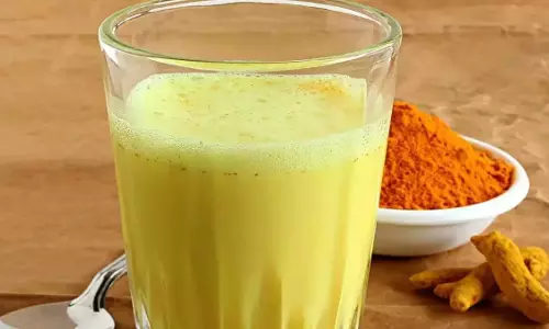 सोने से पहले दूध में एक चुटकी इन दोनों मसालों को मिलाकर पिए सोने से पहले दूध में एक चुटकी इन दोनों मसालों को मिलाकर पिए