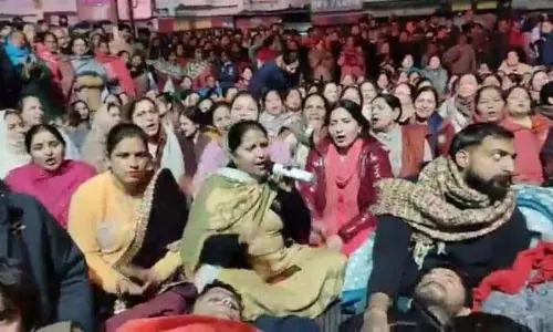 Katra में रोपवे विरोधी प्रदर्शन पांचवें दिन भी जारी Katra में रोपवे विरोधी प्रदर्शन पांचवें दिन भी जारी
